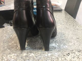 Botines negros de cuero