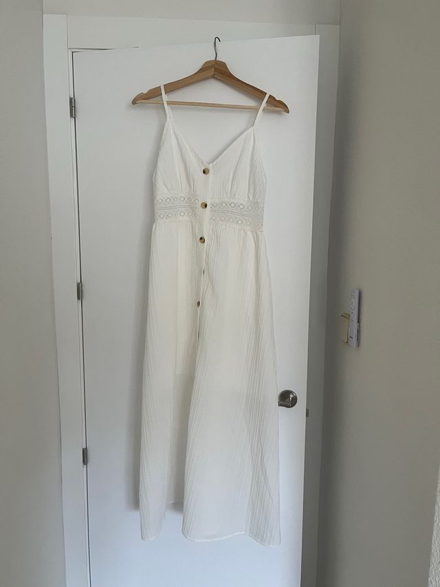 Vestido largo blanco con botones