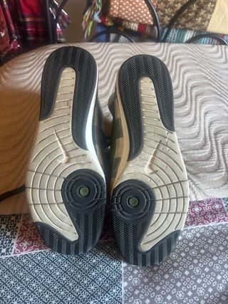 Botas Nike a cuadros verdes y blancas