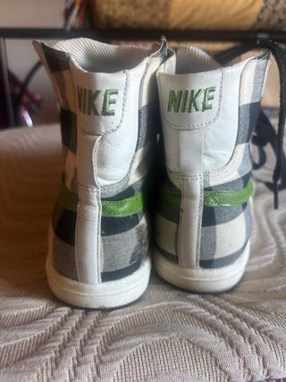 Botas Nike a cuadros verdes y blancas
