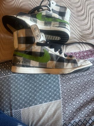 Botas Nike a cuadros verdes y blancas