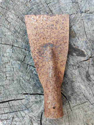 Vecchio attrezzo in ferro