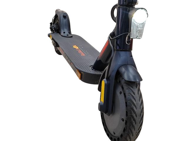 SCOOTER ELÉTRICO RED BULL RACE TEEN 8.5 COM CARREGADOR