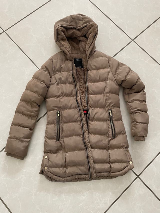 Casaco bege com capuz forrado