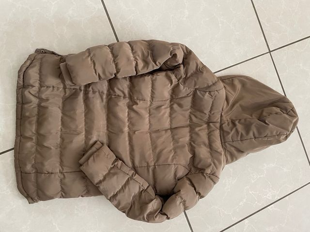 Casaco bege com capuz forrado