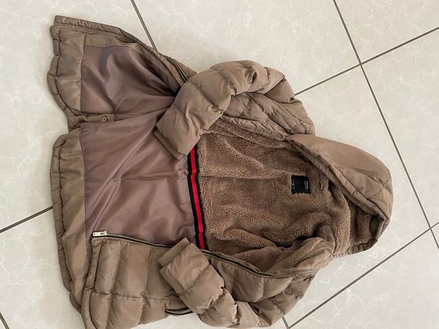 Casaco bege com capuz forrado