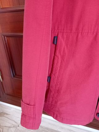 Chaqueta cortavientos hombre roja