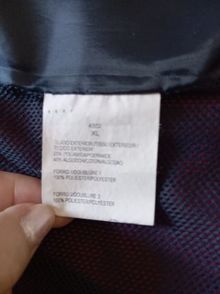 Chaqueta cortavientos hombre roja