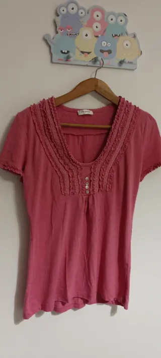 Camiseta rosa con volantes talla L