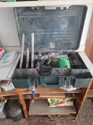Martillo Eléctrico Hitachi con Cinceles