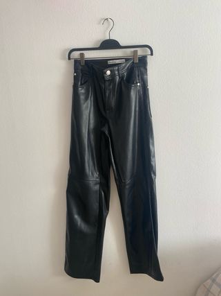 Pantalón cuero negro