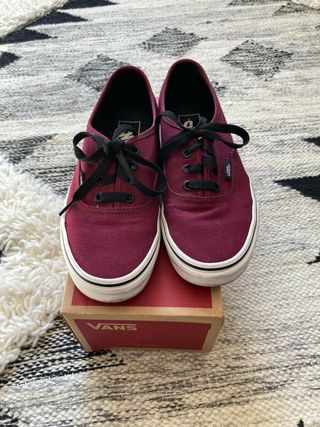 Zapatillas Vans Authentic burdeos 
Talla 37