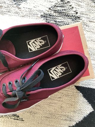 Zapatillas Vans Authentic burdeos 
Talla 37