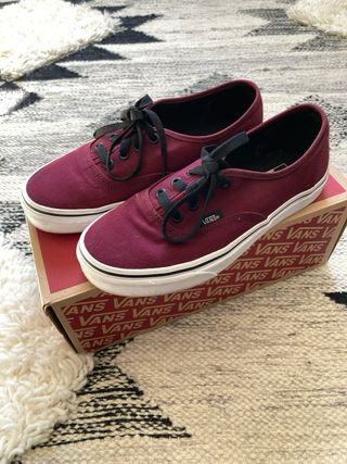 Zapatillas Vans Authentic burdeos 
Talla 37