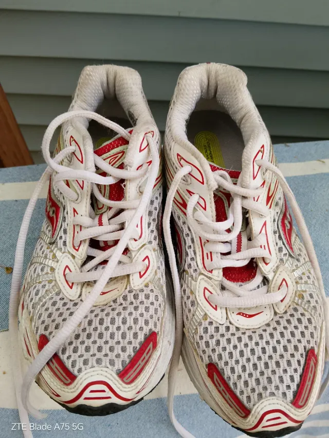 Zapatillas running Saucony blancas y rojas n°38