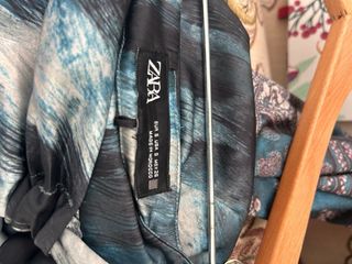 Falda midi Zara estampado abstracto