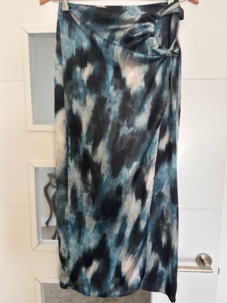 Falda midi Zara estampado abstracto