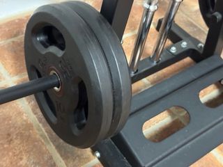 Soporte para barras y discos de gimnasio