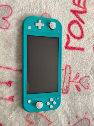 Nintendo Switch Lite + Pokemon Let's Go Pikachu