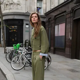 Chaqueta Zara Verde Oliva puños combiados