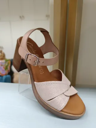 Sandalia tacón beige
