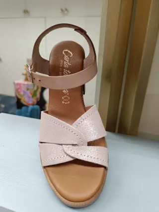 Sandalia tacón beige