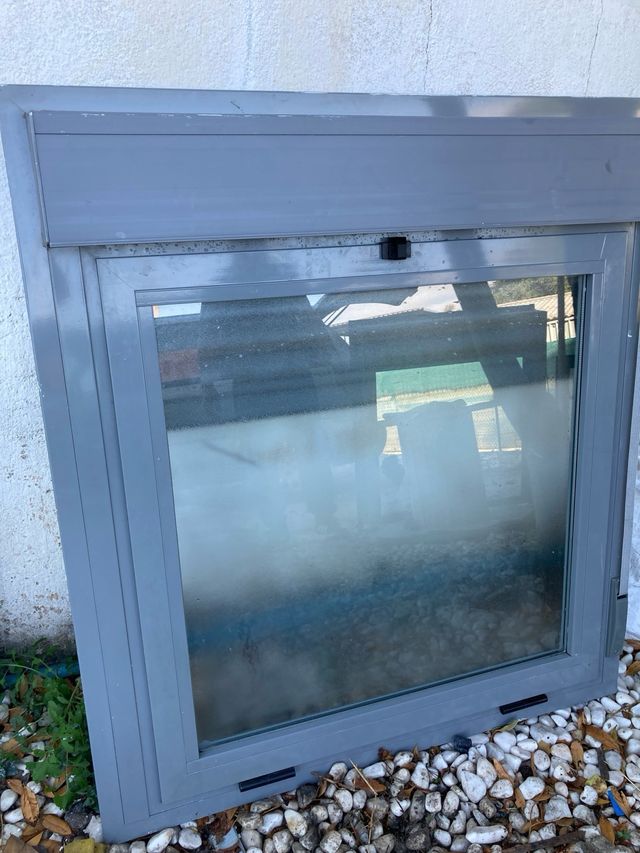 Ventana gris 1010/1085