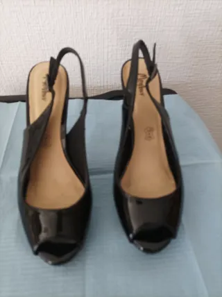 Zapatos de tacón negros para mujer