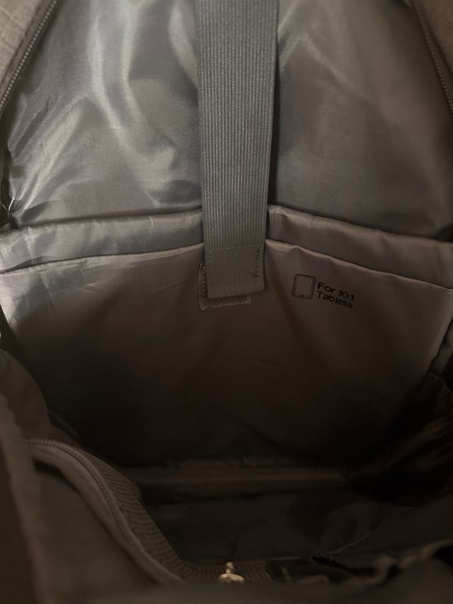 Mochila reforzada gris oscuro, compartimento portá