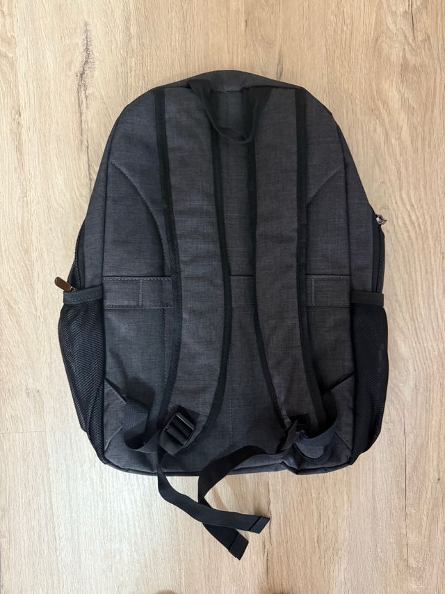 Mochila reforzada gris oscuro, compartimento portá