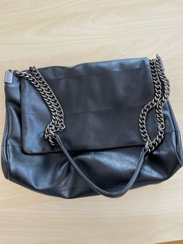 Bolso de piel negro con cadena de Zara ROCK nuevo