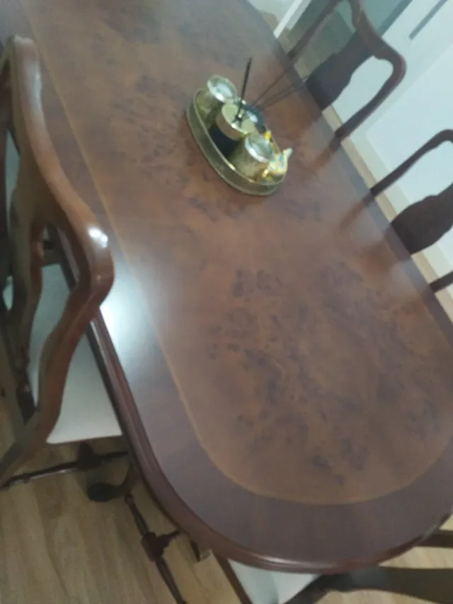 Mesa comedor nogal y marquetería