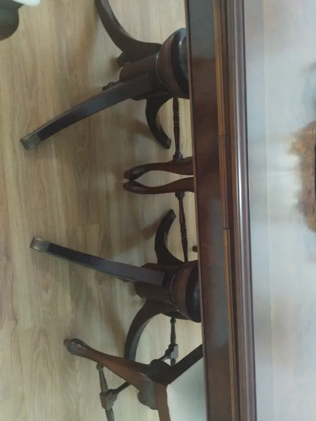 Mesa comedor nogal y marquetería