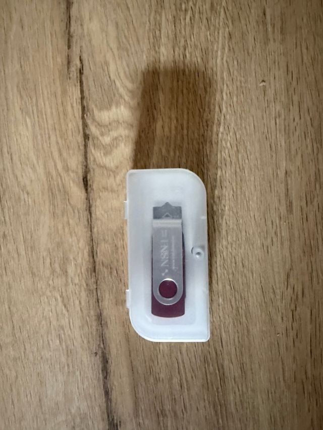 Pendrive Rojo NSN con Caja