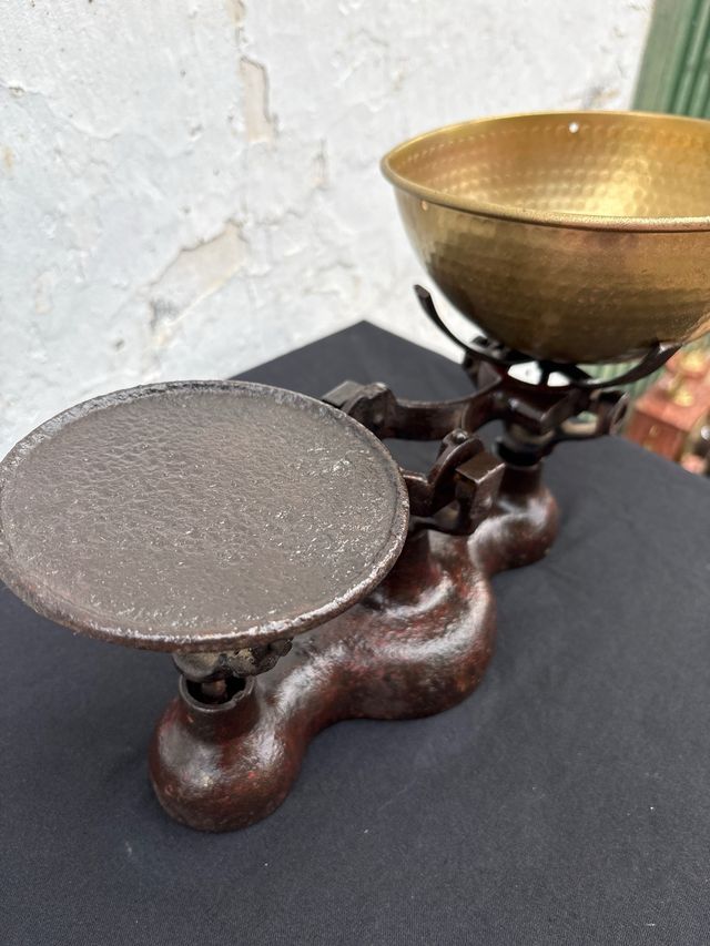 Balanza Antigua Inglesa de hierro fundido y plato 