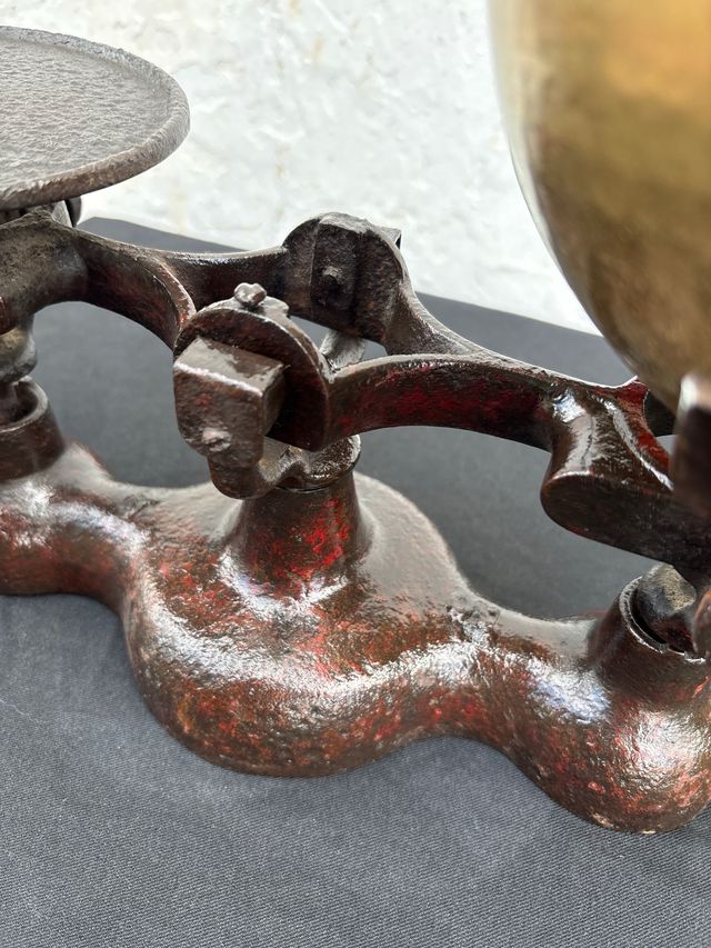 Balanza Antigua Inglesa de hierro fundido y plato 