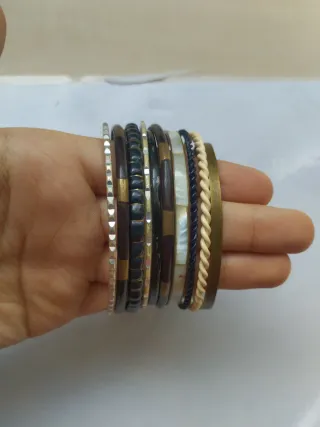 Lote de pulseras de plata y marrón