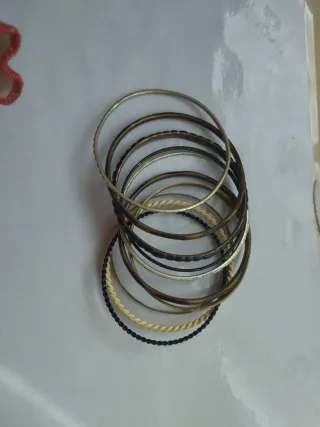 Lote de pulseras de plata y marrón