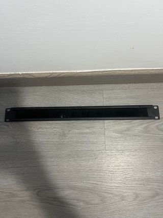 DIGITUS Entrada de Cables 10'' con Tira de Cepillo