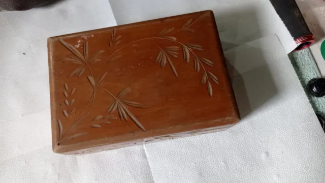 Joier de fusta tallada.