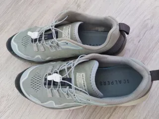 Zapatillas Scalpers grises y negras