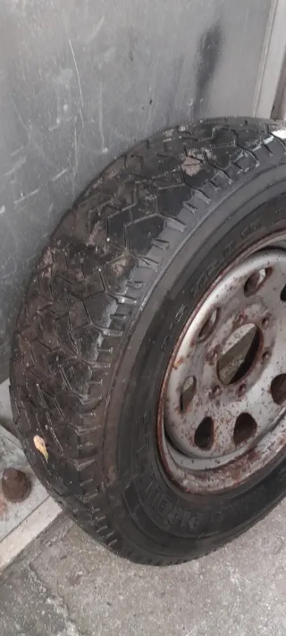 Llanta Nissan Patrol