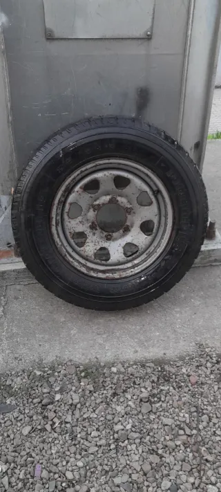 Llanta Nissan Patrol