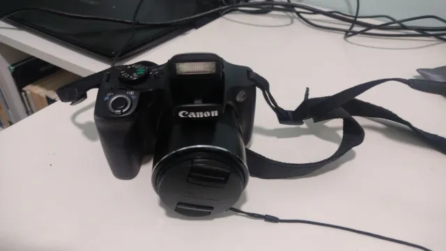 Cámara Canon Bridge Negra