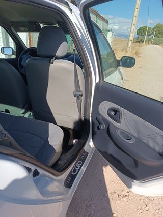 Renault Clio 2002