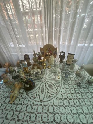 Figuras de porcelana y artículos religiosos