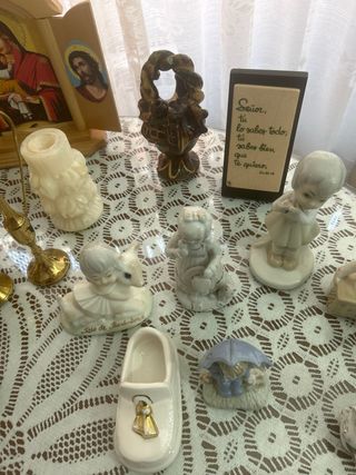Figuras de porcelana y artículos religiosos