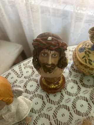 Figuras de porcelana y artículos religiosos