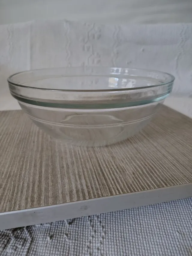 Ensaladera de cristal transparente