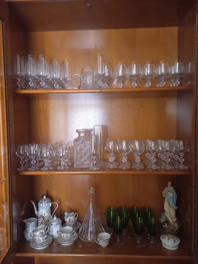 Lote copas cristal y conjunto café porcelana